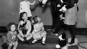 Meski memiliki wajah seram, anak-anak rupanya tetap menyukainya. (Foto: sadanduseless)