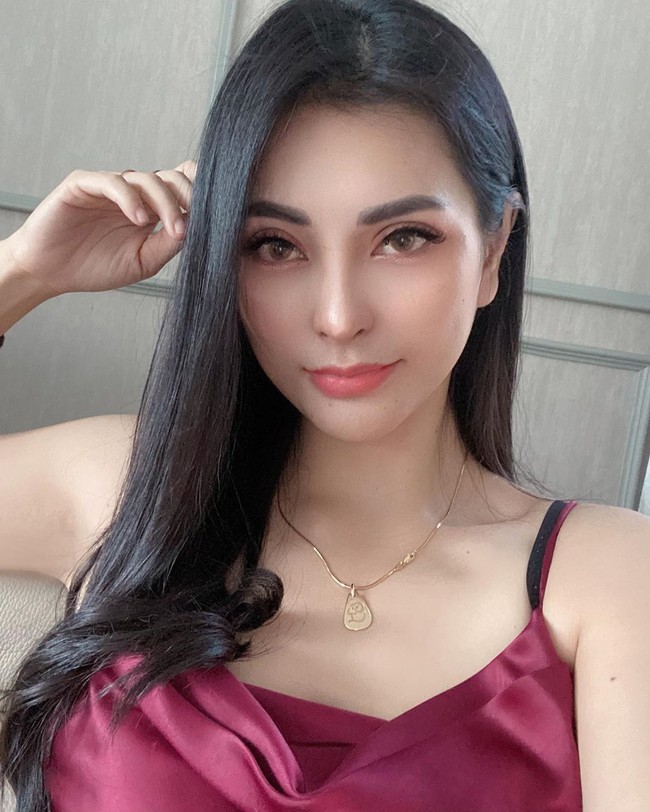 Aska Ongi menyedot atensi warganet karena mengaku mengalami kekerasan dalam rumah tangga (KDRT) yang dilakukan mantan suaminya Aliff Alli. Keduanya bercerai pada 11 November 2019 lalu saat usia pernikahannya masih seumur jagung.  Foto: instagram @askaongi