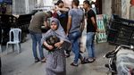 Berbagi Bubur Gandum untuk Warga Miskin Gaza
