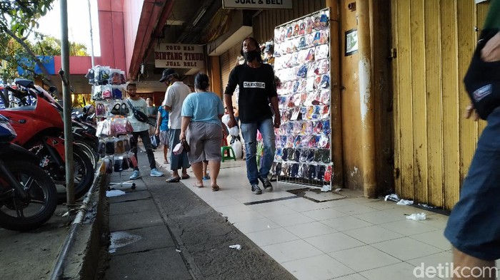 Pasar Kebayoran berangsur lengang