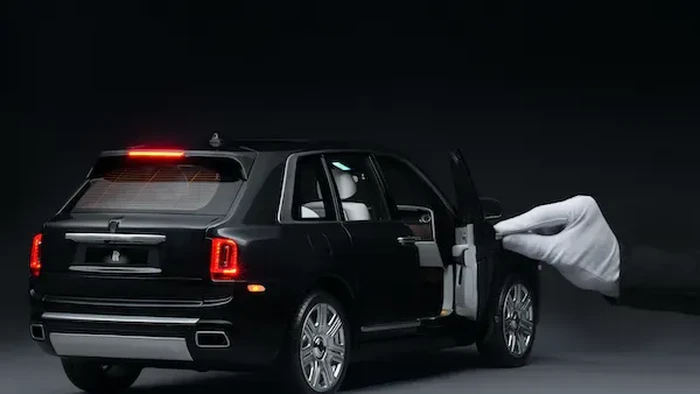 Rolls Royce Cullinan versi diecast