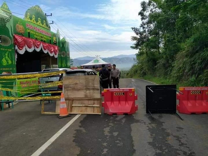Pemkab tutup akses keluar dan masuk Lebong (Hery-detikcom)