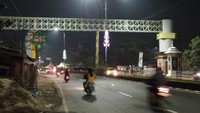 Terlihat juga tidak ada pos pemantauan di pintu masuk Kabupaten Bekasi. Konsentrasi penyekatan dilakukan untuk kendaraan yang keluar dari Kabupaten Bekasi.(Foto: Luthfi Anshori)