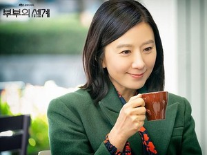 Belanja Ikan di Kroasia, Begini Cara Kim Hee Ae The World of The Married Minta Diskon