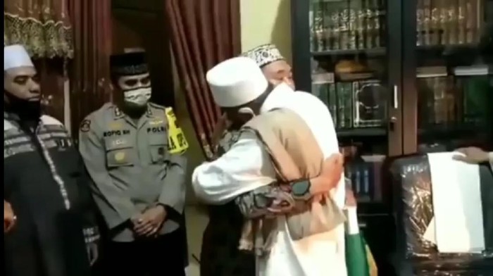 habib umar assegaf damai dengan satpol pp
