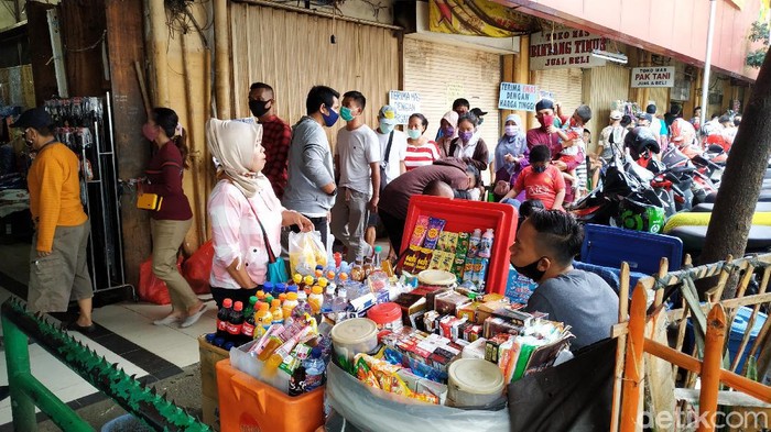 Suasana pasar Kebayoran Lama