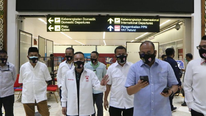 Satgas Lawan COVID-19 DPR meninjau protokol kesehatan di Bandara Soetta, Sabtu (23/5/2020).