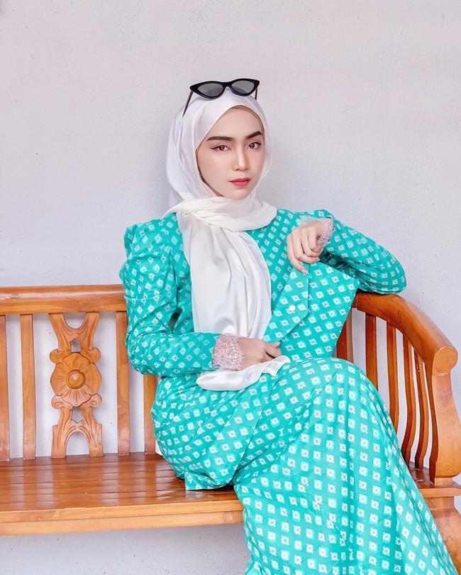 Mendapat banyak kritik dan komentar negatif, postingan influencer berhijab yang memiliki 463 ribu pengikut di Instagram ini tentang sumbangan uang untuk Hari Raya itu telah dihapus. Foto: dok. Instagram