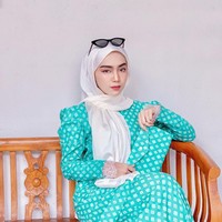 Mendapat banyak kritik dan komentar negatif, postingan influencer berhijab yang memiliki 463 ribu pengikut di Instagram ini tentang sumbangan uang untuk Hari Raya itu telah dihapus. Foto: dok. Instagram