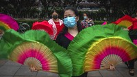 Tidak adanya kasus baru dalam sehari ini terjadi setelah pembukaan rapat parlemen China, Kongres Rakyat Nasional. Dalam acara itu, Perdana Menteri (PM) China, Li Keqiang, menyebut China telah membuat pencapaian strategis yang besar dalam respons terhadap COVID-19. Namun demikian, PM Li memperingatkan bahwa China masih menghadapi tantangan besar.