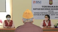 Bantuan berupa sembako tersebut atas kerjasama BUMN dan BNI tersebut sebagai bentuk solidaritas membantu warga yang berdampak pandemi COVID-19.