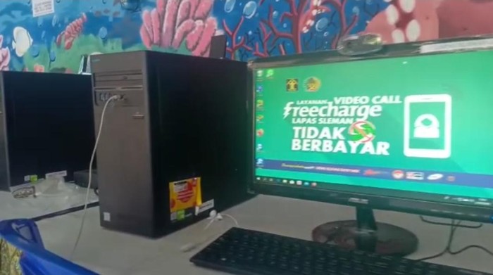 Komputer yang digunakan untuk kunjungan online di Lapas Cebongan