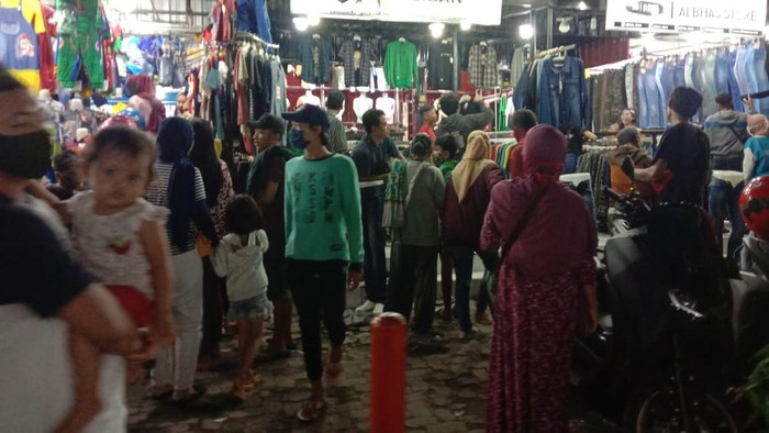 Suasana surabaya di malam ramadan saat psbb