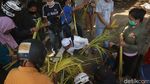 Laris Manis Pedagang Ketupat Jelang Lebaran
