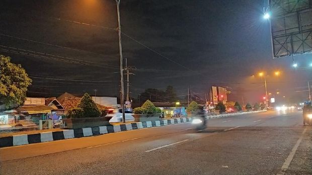 Di perbatasan Kabupaten Karawang tidak ditemui pos penyekatan pemudik