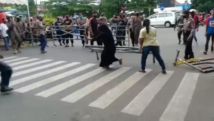 Viral Pedagang Bongkar Besi Pembatas Akses Masuk ke Pasar Payakumbuh
