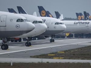Staf Lufthansa Mogok Kerja, Ratusan Ribu Penumpang Kena Dampaknya
