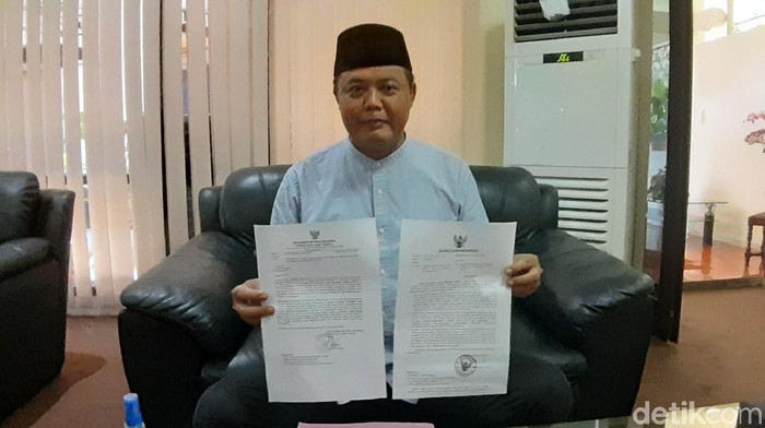 Bupati Karanganyar tunjukkan surat dari ORI Jateng soal Salat Id