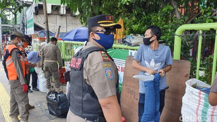 Lapak di Pasar Tanah Abang tutup jelang lebaran