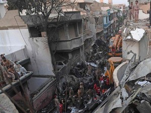 Korban Selamat Pesawat Jatuh di Pakistan: Saya Hanya Bisa Melihat Api