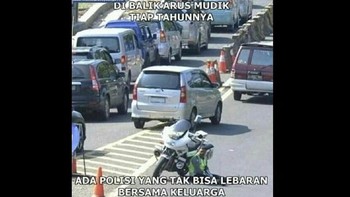 Buat kamu yang masih belum rela Lebaran tidak di kampung halaman, pekerjaan dan tanggung jawabnya sebagai polisi kadang membuatnya terhalang untuk mudik. Mungkin setiap tahunnya. Foto: Internet