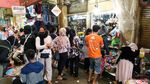 Potret Ramainya Pasar di Jakarta Sambut Lebaran di Tengah Corona