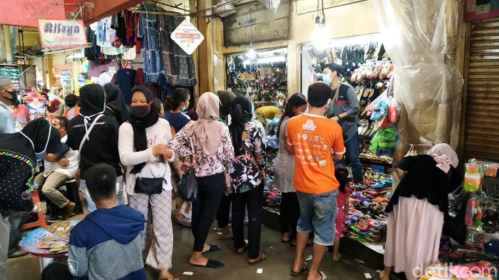 Suasana pasar Kebayoran Lama