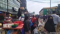 Arus lalu lintas di jalan depan Pasar Minggu Blok D dari arah Jati Padang menuju Kalibata tampak lancar. /Luqman Arunanta - detikcom