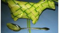 Sama seperti ketupat ini yang dibentuk menyerupai hewan, tapi yang satu ini bentuknya kambing. Foto: Istimewa