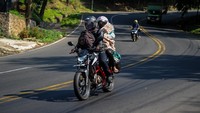 Pada H-1 Lebaran Idul Fitri 2020 kawasan jalur selatan menuju Garut, Tasikmalaya, Ciamis, dan Jawa Tengah yang biasanya ramai pemudik kini terpantau lancar dan sepi menyusul larangan mudik guna mengatasi penyebaran COVID-19.