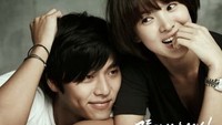 Song Hye Kyo cinlok dengan aktor Hyun Bin saat bermain dalam drakor The World The Live In.  Foto: Istimewa