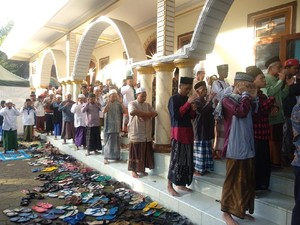 Abaikan Protokol Kesehatan COVID-19, Ribuan Warga Jember Salat Id Hari Ini
