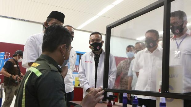 Satgas Lawan COVID-19 meninjau protokol kesehatan di Bandara Soetta.