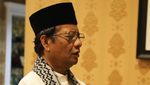 Momen Menko Mahfud MD Salat Id Bareng Keluarga di Rumah