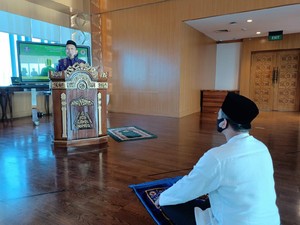 Masih Terus Bekerja Urus Corona, Doni Monardo Salat Id di Kantor BNPB