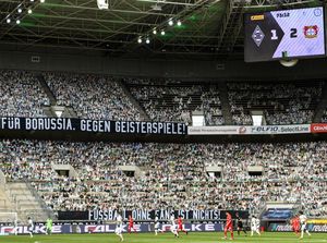 Gladbach Vs Leverkusen Diramaikan 13 Ribu Suporter Kardus