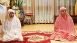 Momen Menko Mahfud MD Salat Id Bareng Keluarga di Rumah