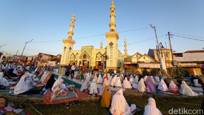 Suasana salat Id di Masjid Agung Kota Tegal