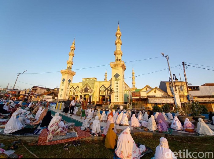Suasana salat Id di Masjid Agung Kota Tegal