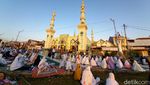 Warga Tegal Salat Id dengan Terapkan Physical Distancing