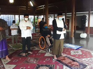 Batal Salat Id di Alun-alun, Bupati Karanganyar Jadi Imam di Rumah