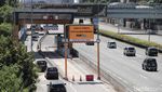 Hari Pertama Lebaran, Kendaraan Lalu Lalang di Tol Jakarta-Tangerang