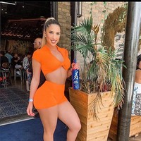 Meskipun telah menghabiskan banyak uang untuk operasi plastik, bagian favorit tubuhnya adalah bokong, yang merupakan hasil dari berolahraga empat kali seminggu. (Foto: Instagram)