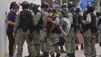 UU ini akan melarang semua upaya pengkhianatan, pemisahan diri, penghasutan dan subversi terhadap pemerintah pusat. Termasuk pencurian rahasia negara dan melarang organisasi atau badan politik Hong Kong menjalin hubungan dengan organisasi atau badan politik asing. AP Photo/Vincent Yu.  