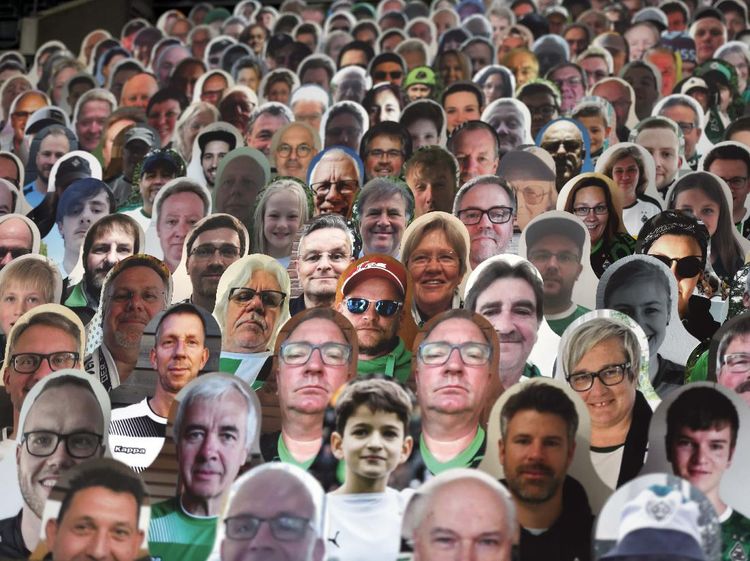 Penampakan 13 Ribu Suporter Kardus di Stadion Gladbach