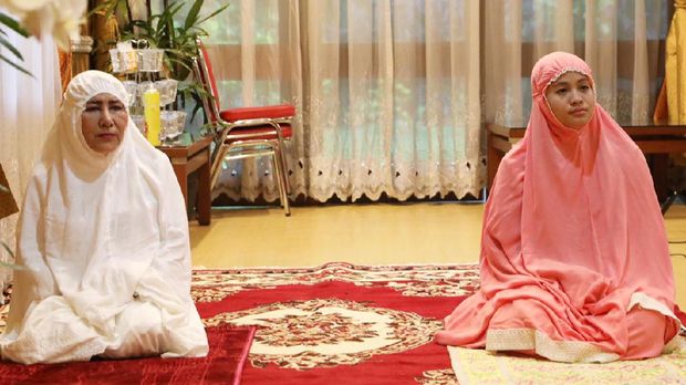 Mahfud Md dan keluarga salat Id di rumah terkait pandemi Corona