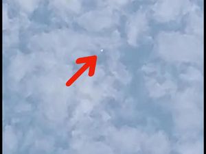 Heboh Benda Misterius Beterbangan di Langit Solo Raya-Yogya