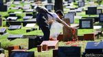 Melihat Aktivitas Warga Berziarah di Hari Lebaran