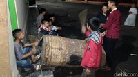 Pantauan detikcom, gema kalimat takbir terdengar di Masjid Kampung, Masjid Desa, hingga Masjid Agung Ciamis. Bahkan di beberapa masjid terdengar suara bedug menambah suasana kegembiraan dalam menyambut hari kemenangan setelah melaksanakan ibadah puasa di bulan Ramadhan. 