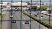 Hari Pertama Lebaran, Kendaraan Lalu Lalang di Tol Jakarta-Tangerang